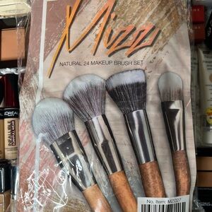 Mizz Cosmetics “Natural 24 Pcs Makeup Brush Set”